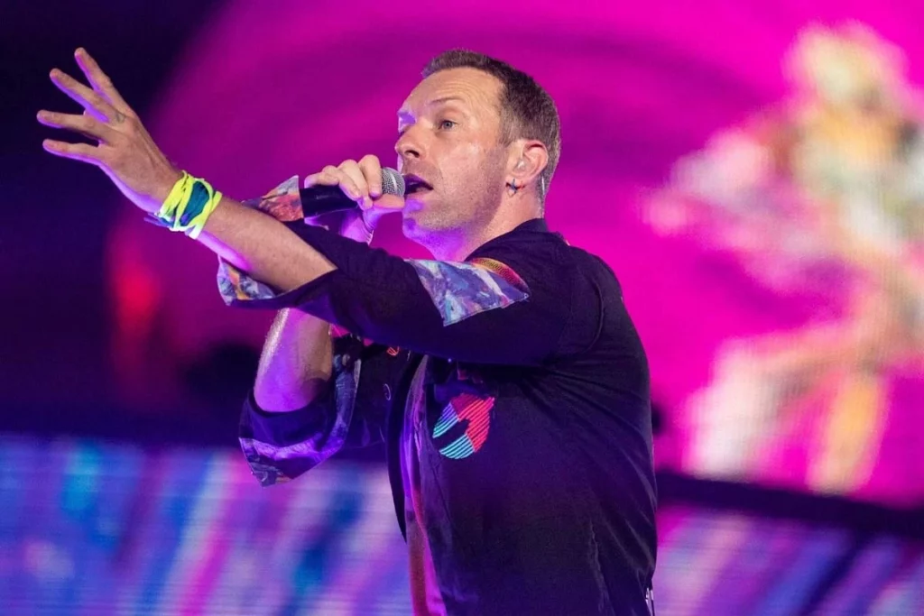 Chris Martin Honors Jane Goodall with an Unforgettable Tribute at Coldplay’s L.A. Concert chris martin