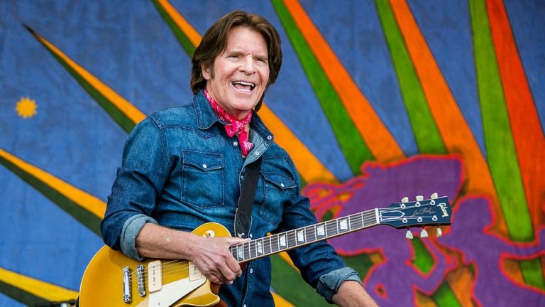 John Fogerty’s Performs ‘Who’ll Stop the Rain’ on His Long-Lost Rickenbacker After 44 Years!” John Fogerty