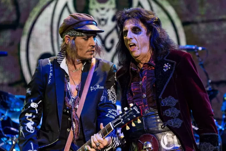 Johnny Depp Stuns Fans with a Soulful Rock Cover of Bowie’s ‘Heroes’—Proving He’s a True Rockstar alice cooper and johnny depp