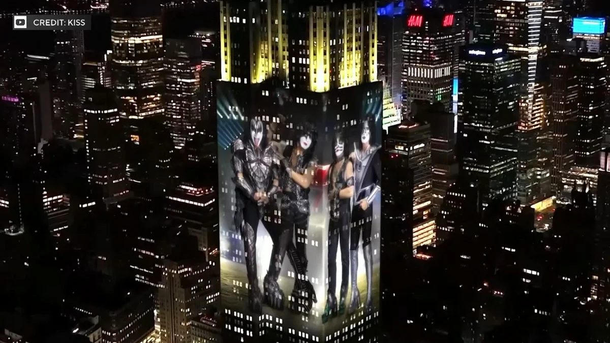 Watch Video Kiss Lights Up The Empire State Building In Honour Of