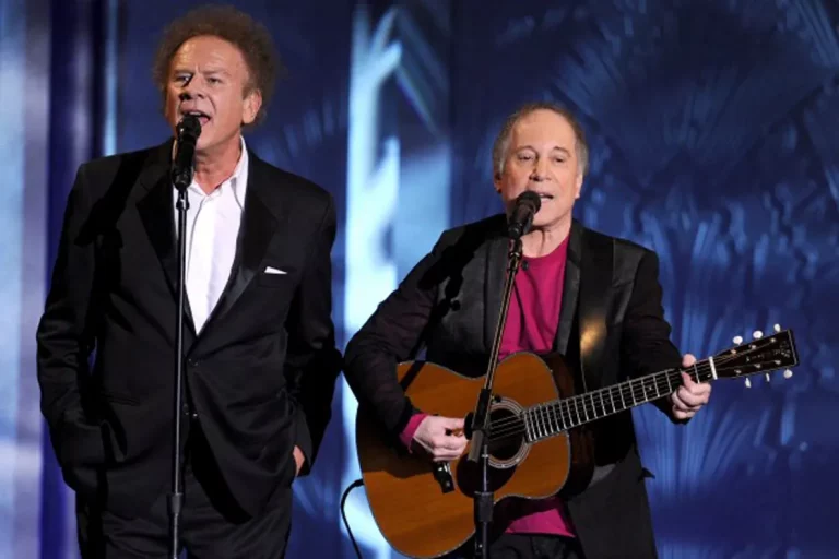 Watch Simon and Garfunkel sining “The Sound of Silence” Simon and Garfunkel