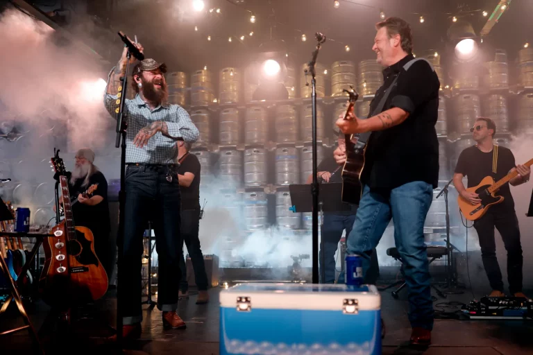 Blake Shelton Surprises Fans with Post Malone for Wild “Pour Me a Drink” Performance in Nashville