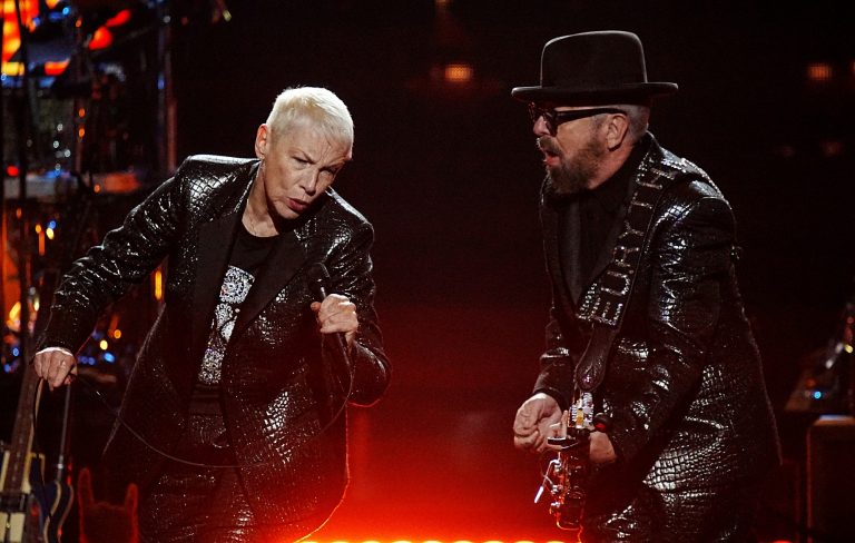 Eurythmics reunite to play at Rock and Roll Hall of Fame ceremony