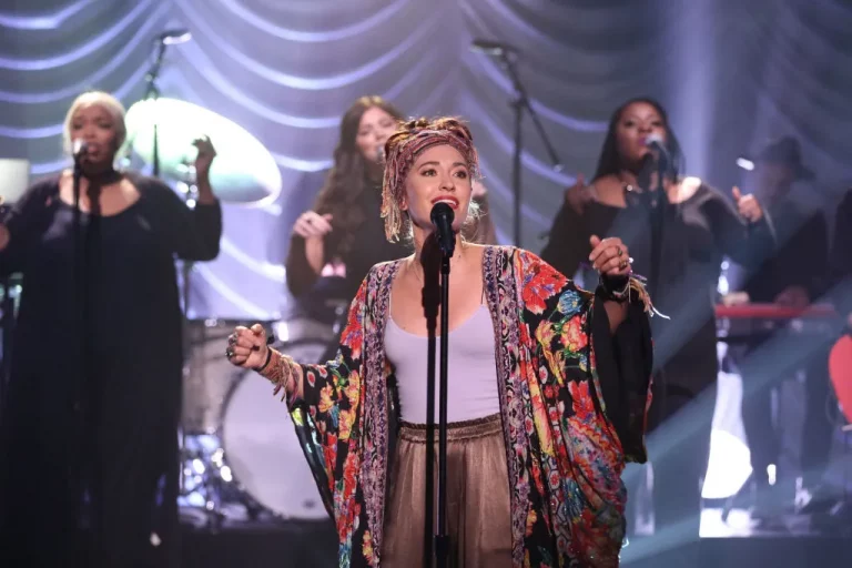 “Lauren Daigle Stuns Fans with Emotional ‘Rescue’ Performance”