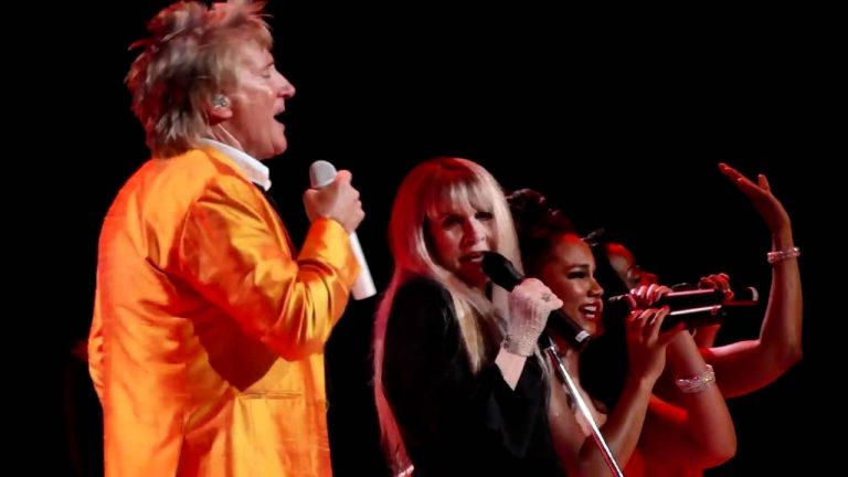 Stevie Nicks & Rod Stewart: A Magical Phoenix Duet on Leather & Lace