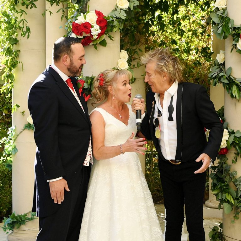 When Rod Stewart Surprised Everyone With A Live Performance At Couple’s Wedding