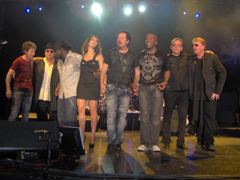 Toto Bring the House Down with an Electrifying Stadium Performance