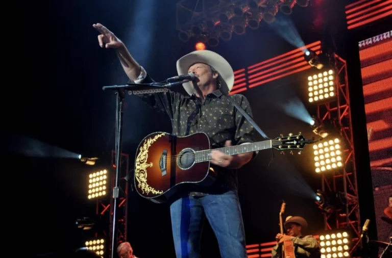 Alan Jackson’s ‘Remember When’ Brings Heartfelt Moment at ACM Awards