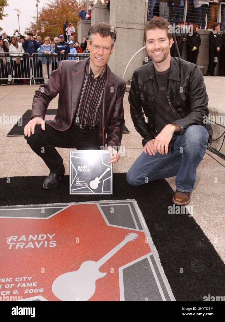 “Randy Travis and Josh Turner’s Emotional Performance of ‘Forever and Ever, Amen'”