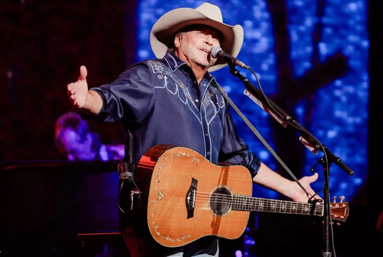 Alan Jackson Returns Home with Tears, Music, and a Heart Full of Love