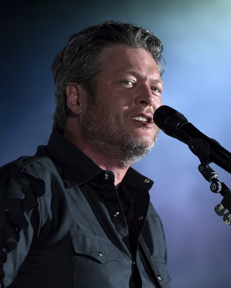 Blake Shelton Brings the CMA Crowd to Tears—Then Breaks the Internet with Surprise Michael Bublé Moment