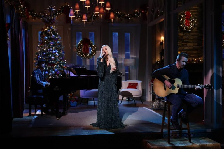 Carrie Underwood Shines as Mary in Stunning Holiday Performance