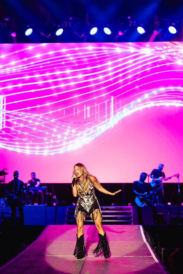 Carrie Delivers an Unforgettable, Soul-Stirring Performance at VOA Country Music Fest