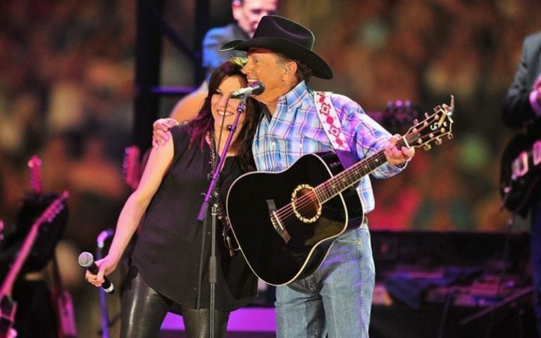 George Strait and Martina McBride Light Up Arlington with “Jackson”