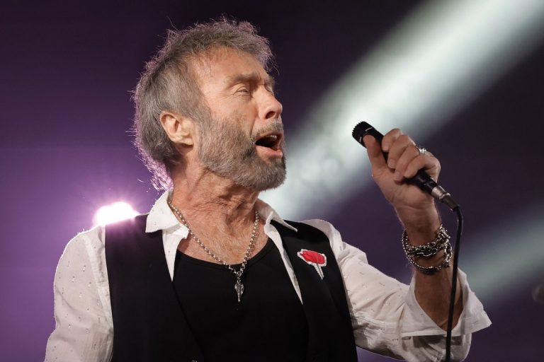 Paul Rodgers, 75, Stuns Fans With Surprise Piano Performance of “Bad Company”