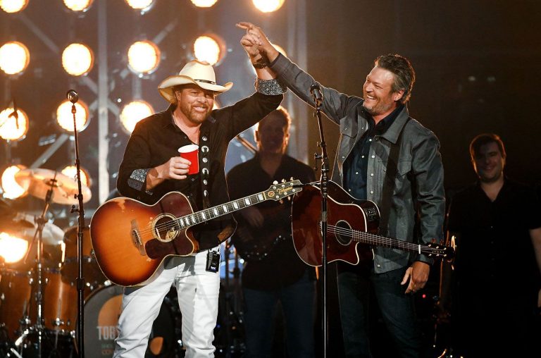 Toby Keith & Blake Shelton Surprise ACM Awards Crowd with “Should’ve Been a Cowboy”