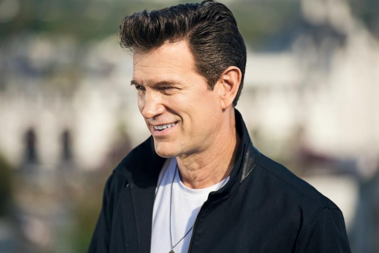 Watch Lana Del Rey & Chris Isaak’s Wicked Game (Live at the Hollywood Bowl, 2019)