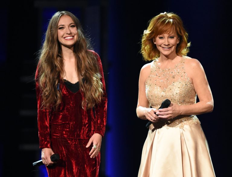 “Reba McEntire and Lauren Daigle Move Fans with ‘Back to God’ at ACM Awards”