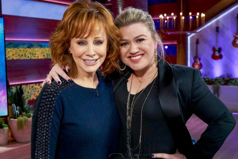 Reba McEntire and Kelly Clarkson Reignite “Does He Love You”
