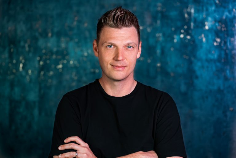 Nick Carter Breaks Down in Tears on Stage After Brother Aaron’s Tragic Death Nick Carter