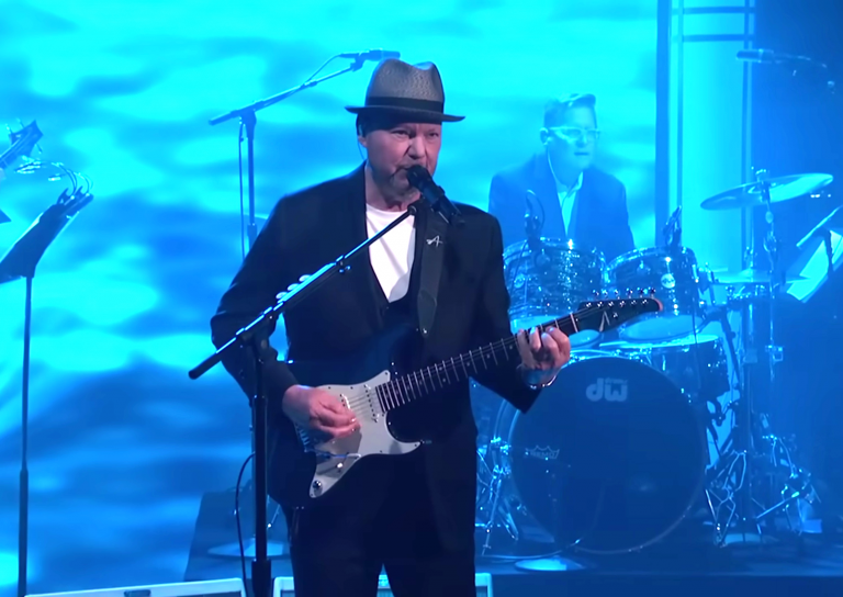 Christopher Cross Takes Listeners on a Peaceful Journey with “Sailing”
