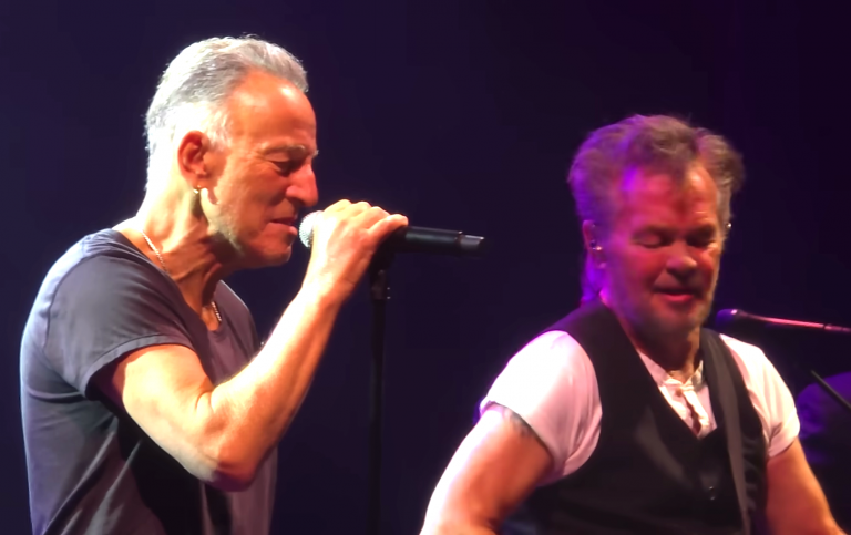 John Mellencamp & Bruce Springsteen Bring the House Down with “Pink Houses” in Newark