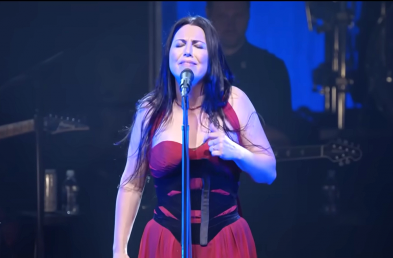 Amy Lee’s haunting orchestral take on “My Immortal” left Evanescence fans completely mesmerized.