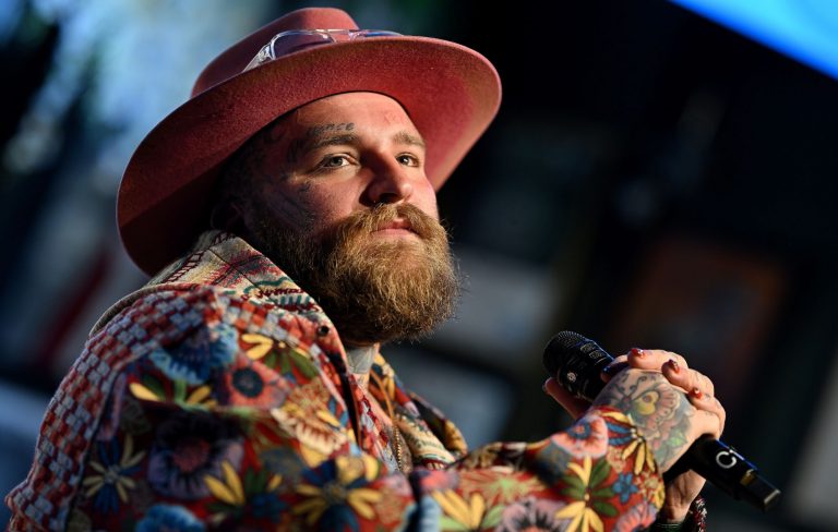 Teddy Swims and Pace Randolph Light Up the Street With “Tennessee Whiskey”