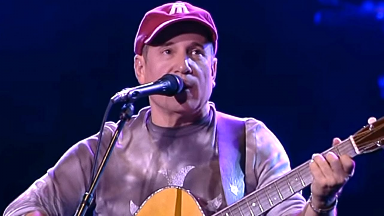 Watch Paul Simon’s Perform “The Boxer” live in Paris